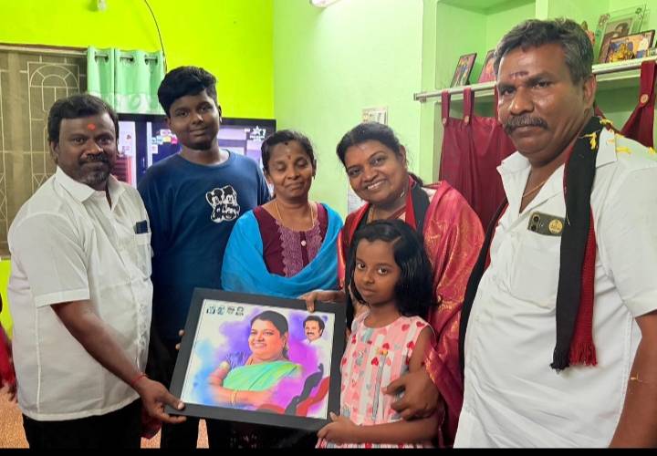 பிரச்சாரத்தின் நடுவே உற்சாக வரவேற்பு – கீதா ஜீவனுக்கு நினைவுப் பரிசு வழங்கி ஆதரவு வெளிப்பாடு!!