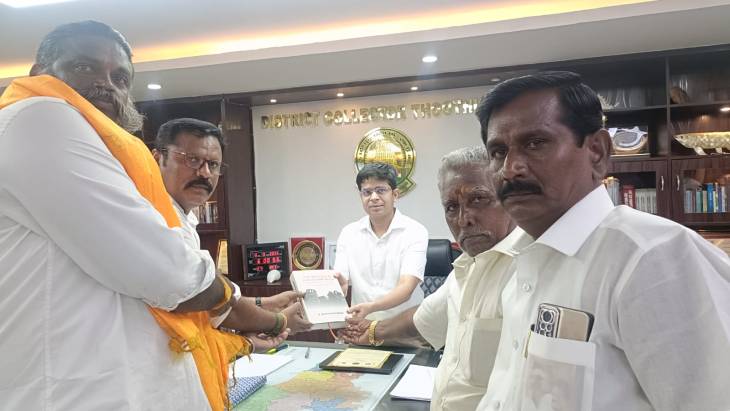 70ஆம் ஆண்டு சித்திரை திருவிழா: மாவட்ட ஆட்சியருக்கு அழைப்பிதழ் வழங்கிய வீரசக்கதேவி ஆலய நிர்வாகிகள்!!