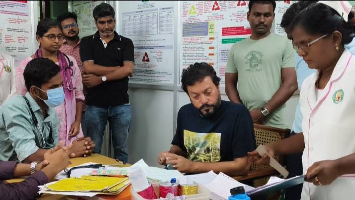 நள்ளிரவில் தூத்துக்குடி அரசு மருத்துவமனையில் அமைச்சர் ஸ்ரீநாத் திடீர் ஆய்வு நோயாளிகளின் குறைகளை நேரில் கேட்டறிந்து உடனடி நடவடிக்கைக்கு உறுதி!!