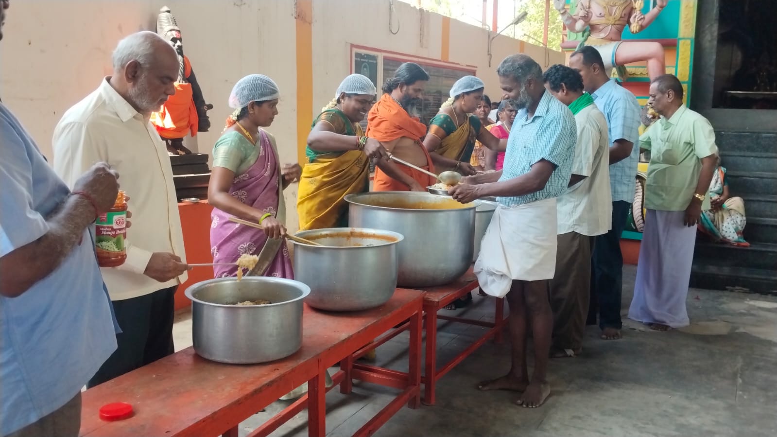 அமாவாசையை முன்னிட்டு தூத்துக்குடி பிரத்தியங்கிராதேவி பீடத்தில் சிறப்பு யாகம், 16 வகை அபிஷேகம் – திரளான பக்தர்கள் பங்கேற்பு!!