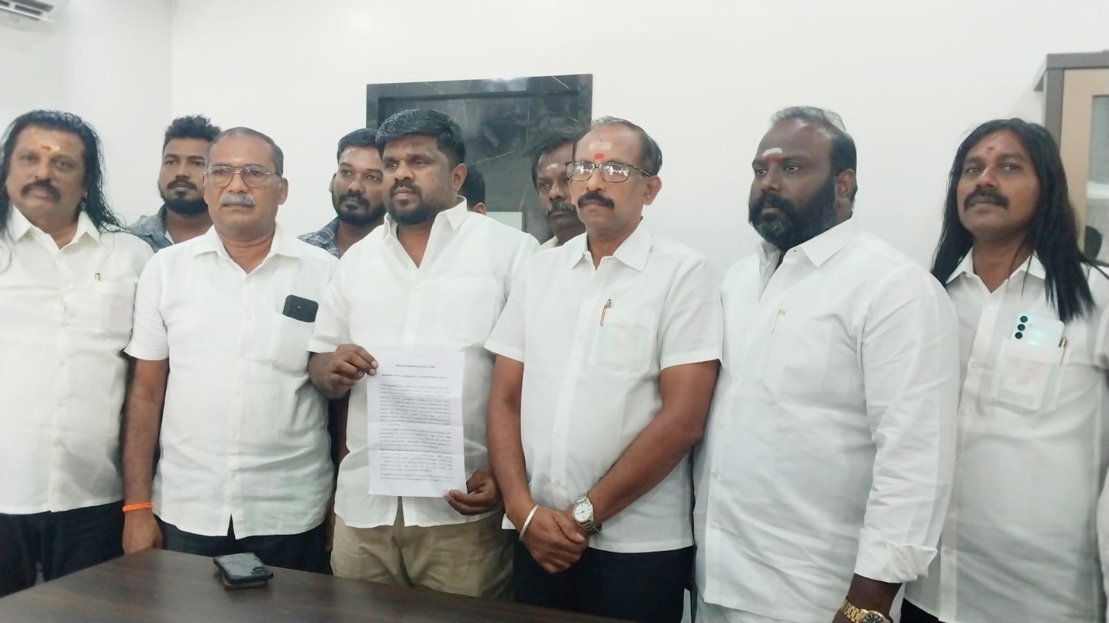 முள்ளக்காடு கப்பல் கட்டும் தளத்திற்கு எதிர்ப்பு தீவிரம்: "எதிர்த்த தவெக இன்று ஆதரவு ஏன்?" – நாடார் அனைத்து அமைப்புகள் கடும் கேள்வி!!