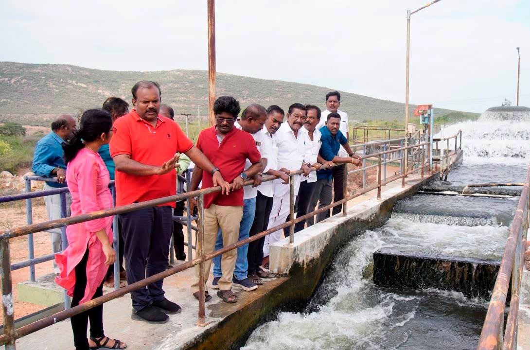 வல்லநாட்டில் அதிகாலை ஆய்வில் மேயர் ஜெகன் பெரியசாமி – குடிநீர் குழாய் உடைப்பை 24 மணி நேரத்தில் சீரமைக்க உத்தரவு; ஆகஸ்ட் 15 முதல் தினசரி குடிநீர் விநியோக இலக்கு!!