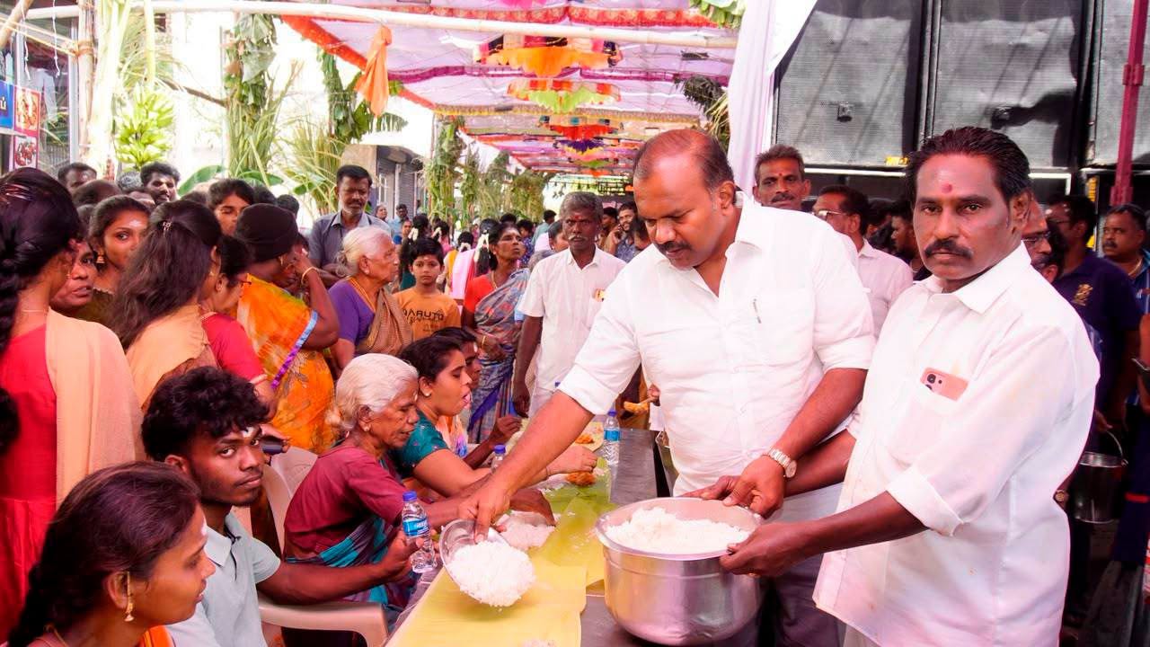 ஸ்டேட் பேங்க் காலனி மாரியம்மன் கோவில் கொடை விழா அன்னதானத்தை தொடங்கி வைத்தார் மேயர் ஜெகன் பெரியசாமி!!