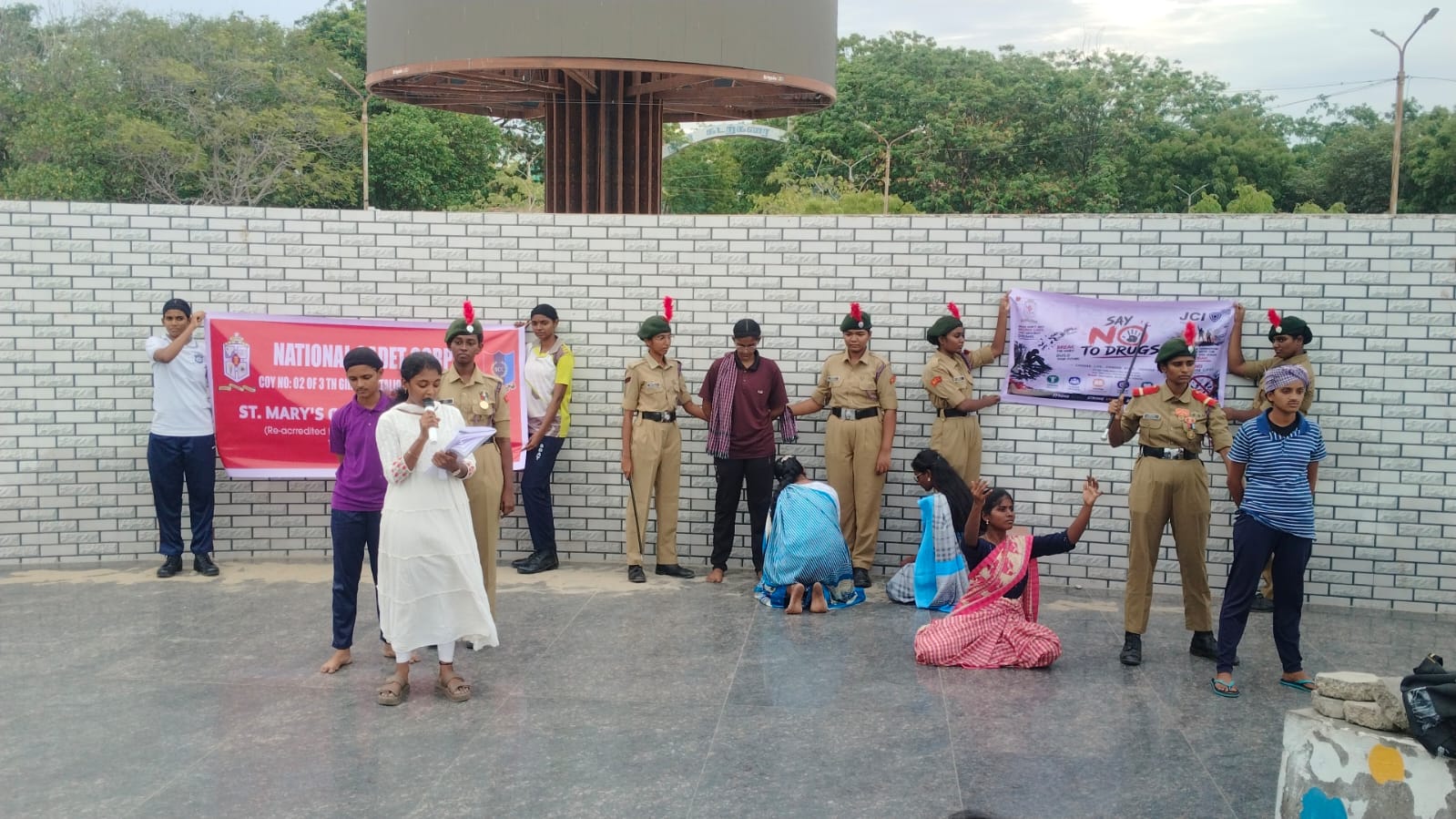 தூத்துக்குடி முத்துநகர் கடற்கரையில் செயின்ட் மேரிஸ் கல்லூரி என்.சி.சி. மாணவர்களின் விழிப்புணர்வு வீதி நாடகம் - “போதைப் பொருட்களுக்கு நோ சொல்லுங்கள்” – பொதுமக்கள் உறுதிமொழி!!