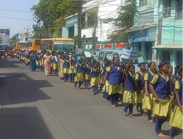 போதை இல்லா சமூகத்தை உருவாக்க மாணவிகள் விழிப்புணர்வு பேரணி – தூத்துக்குடி விக்டோரியா பெண்கள் மேல்நிலைப்பள்ளியில் உறுதிமொழி