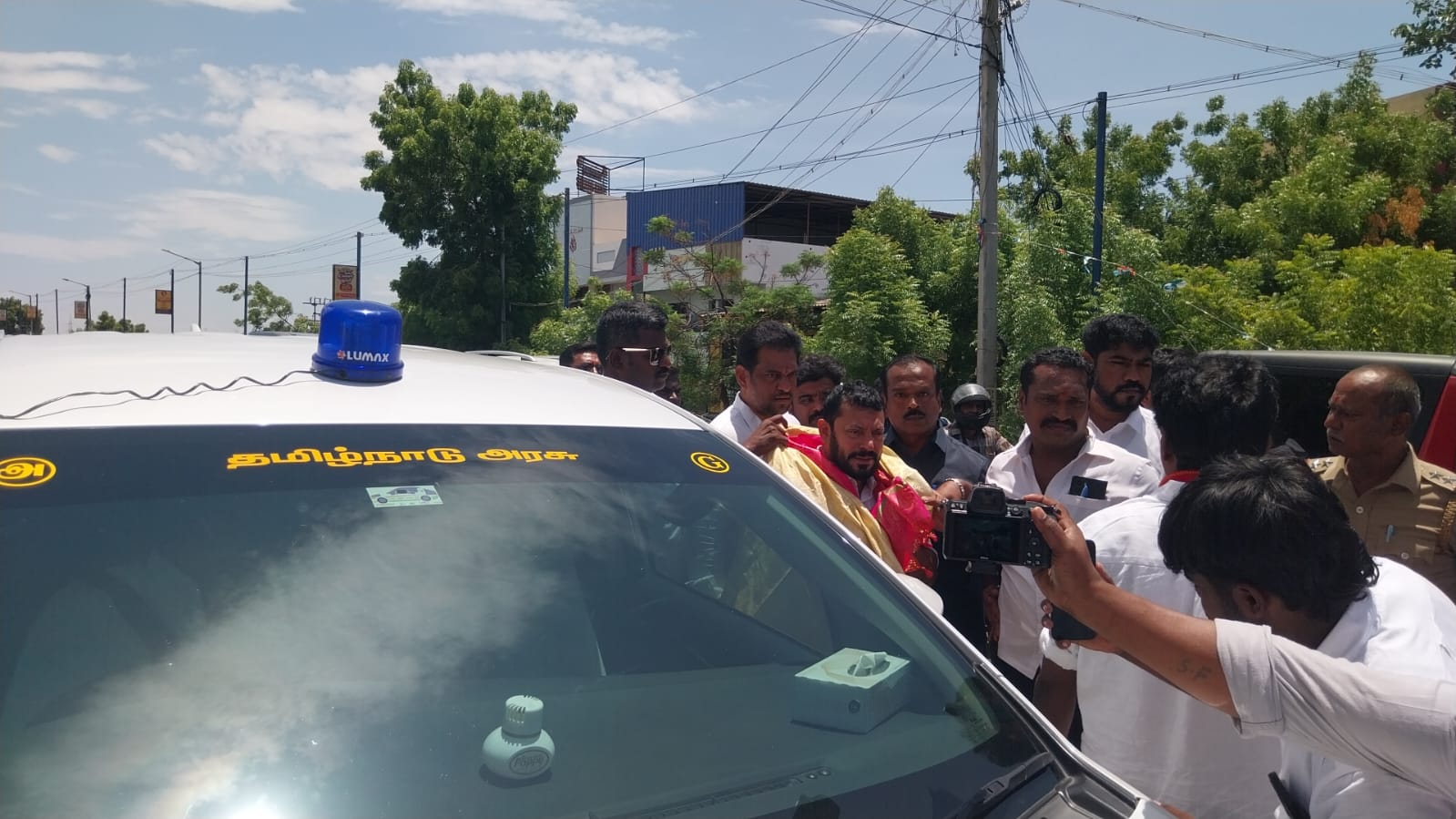 அரசு விதிகளை மீறி அமைச்சர் ஸ்ரீநாத் காரில் சைரன்? — உடனடியாக அகற்ற சமூக ஆர்வலர்கள் கோரிக்கை!!