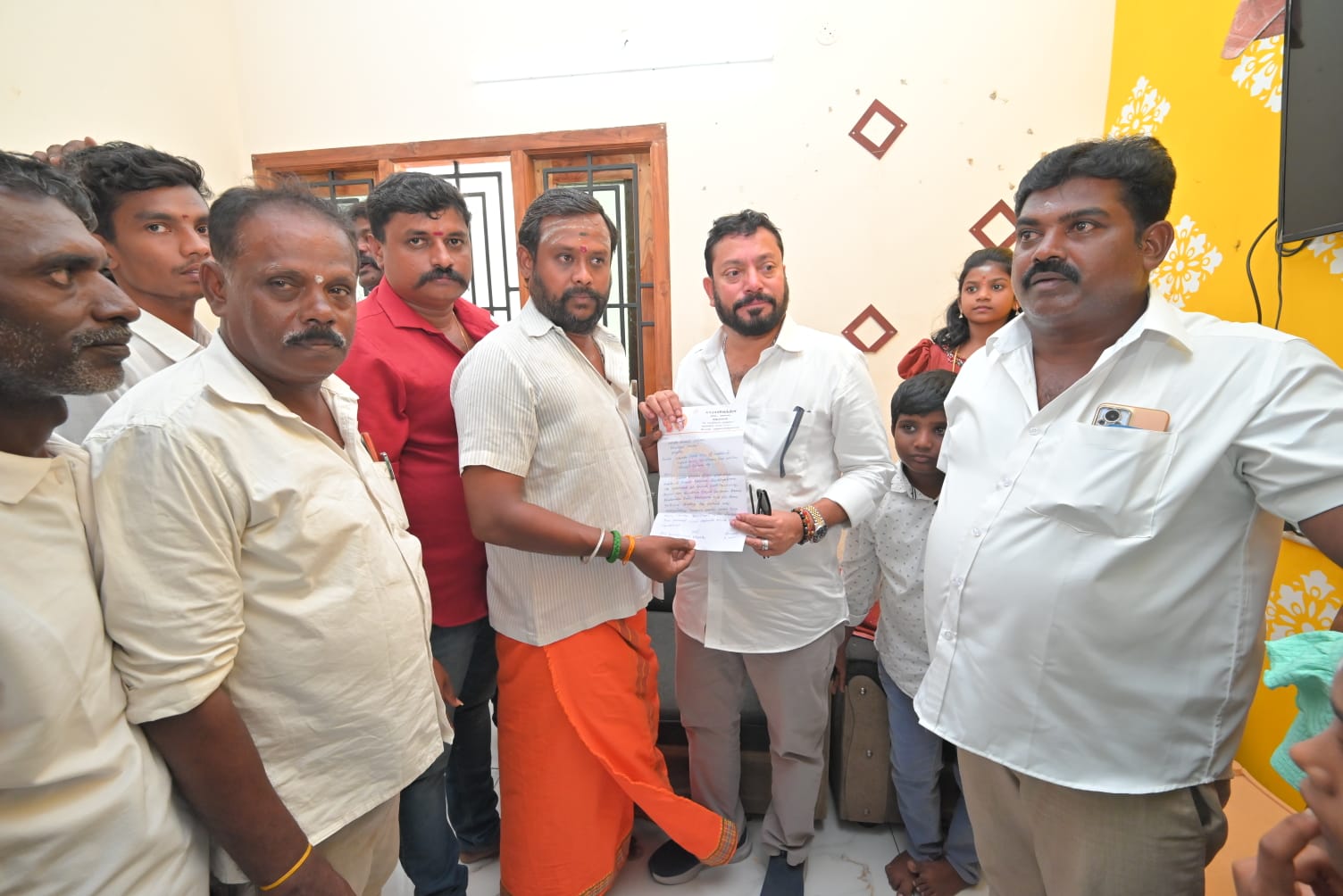10 ஆண்டுகளாக தொடரும் திருப்பணி… எப்போது நடைபெறும் கும்பாபிஷேகம்? ஸ்ரீவைகுண்டபதி பெருமாள் கோவில் விழாக்கள் மீண்டும் களைகட்ட நடவடிக்கை எடுக்க அமைச்சர் ஸ்ரீநாத்திடம் கோரிக்கை!!