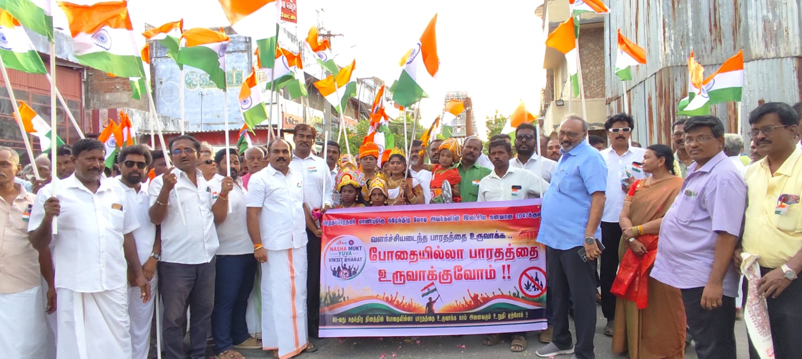 சுதந்திர தினத்தில் தேசிய உணர்வை முழங்கிய பா.ஜ.க.வினர்! — தூத்துக்குடியில் மூவர்ணக் கொடியுடன் பிரமாண்ட அணிவகுப்பு!!