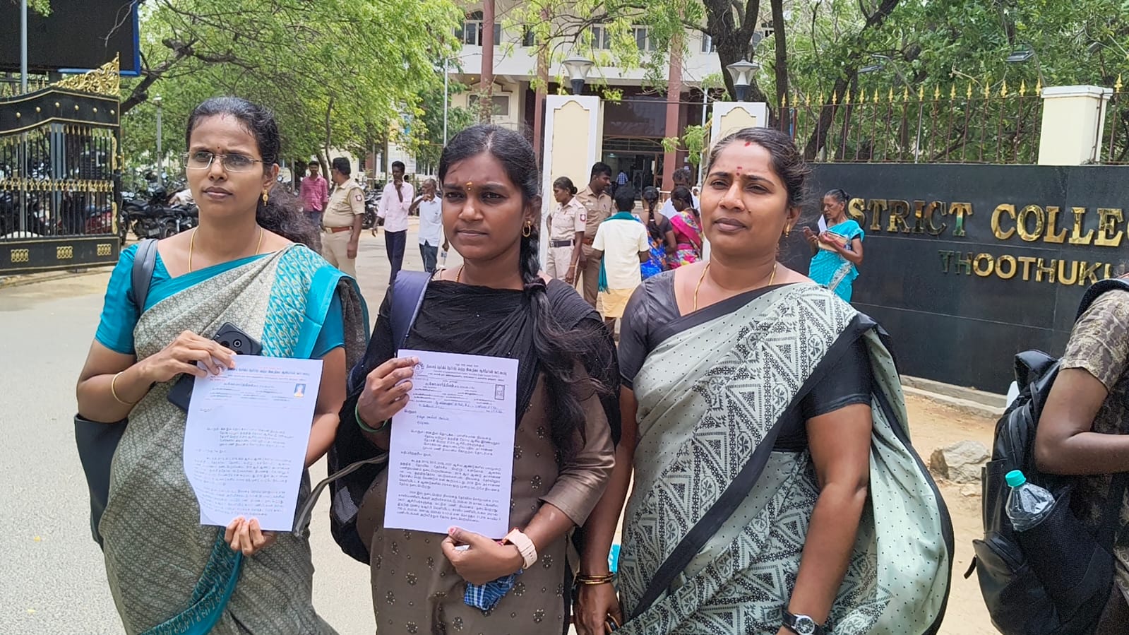 “விஜய் அண்ணா… உங்களை நம்பித்தான் வாக்களித்தோம்!” – பணி வழங்கக் கோரி இடைநிலை ஆசிரியர்கள் கண்ணீர் குரல்!!