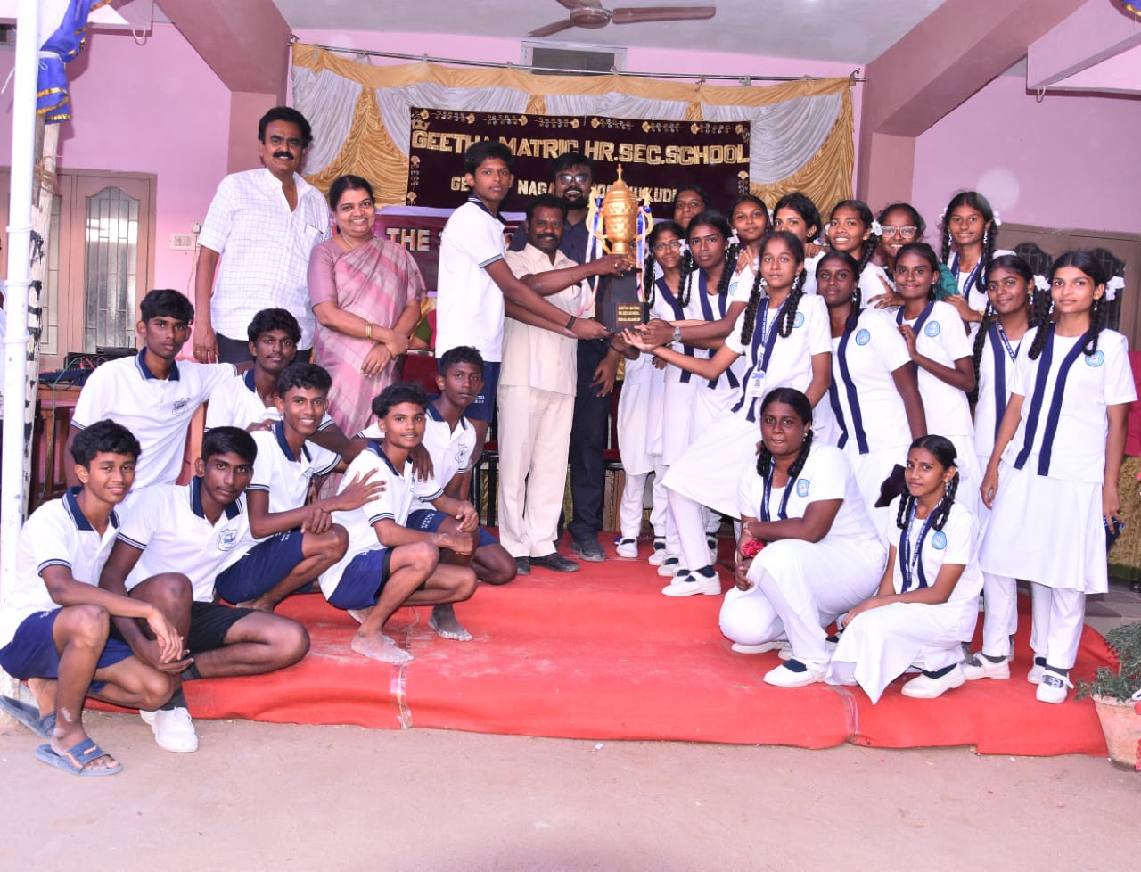 முத்தையாபுரம் கீதா மெட்ரிக் பள்ளி விளையாட்டு விழா: வெற்றி பெற்ற மாணவ, மாணவிகளுக்கு பரிசுகள்!!