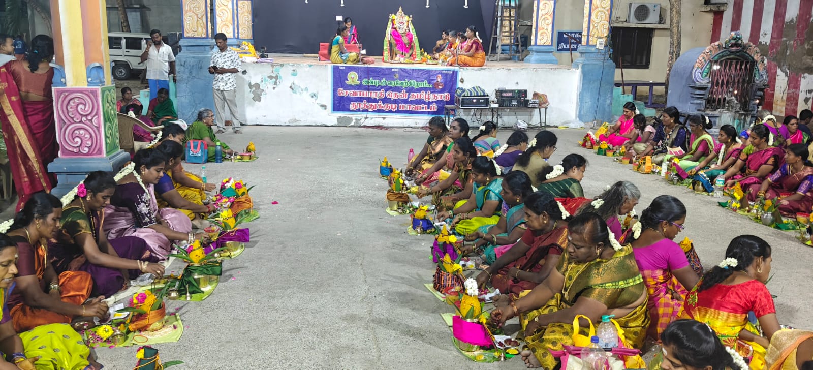 தூத்துக்குடி சிவன் கோவிலில் 2,007 சுமங்கலிப் பெண்கள் பங்கேற்ற திருவிளக்குப் பூஜை!!