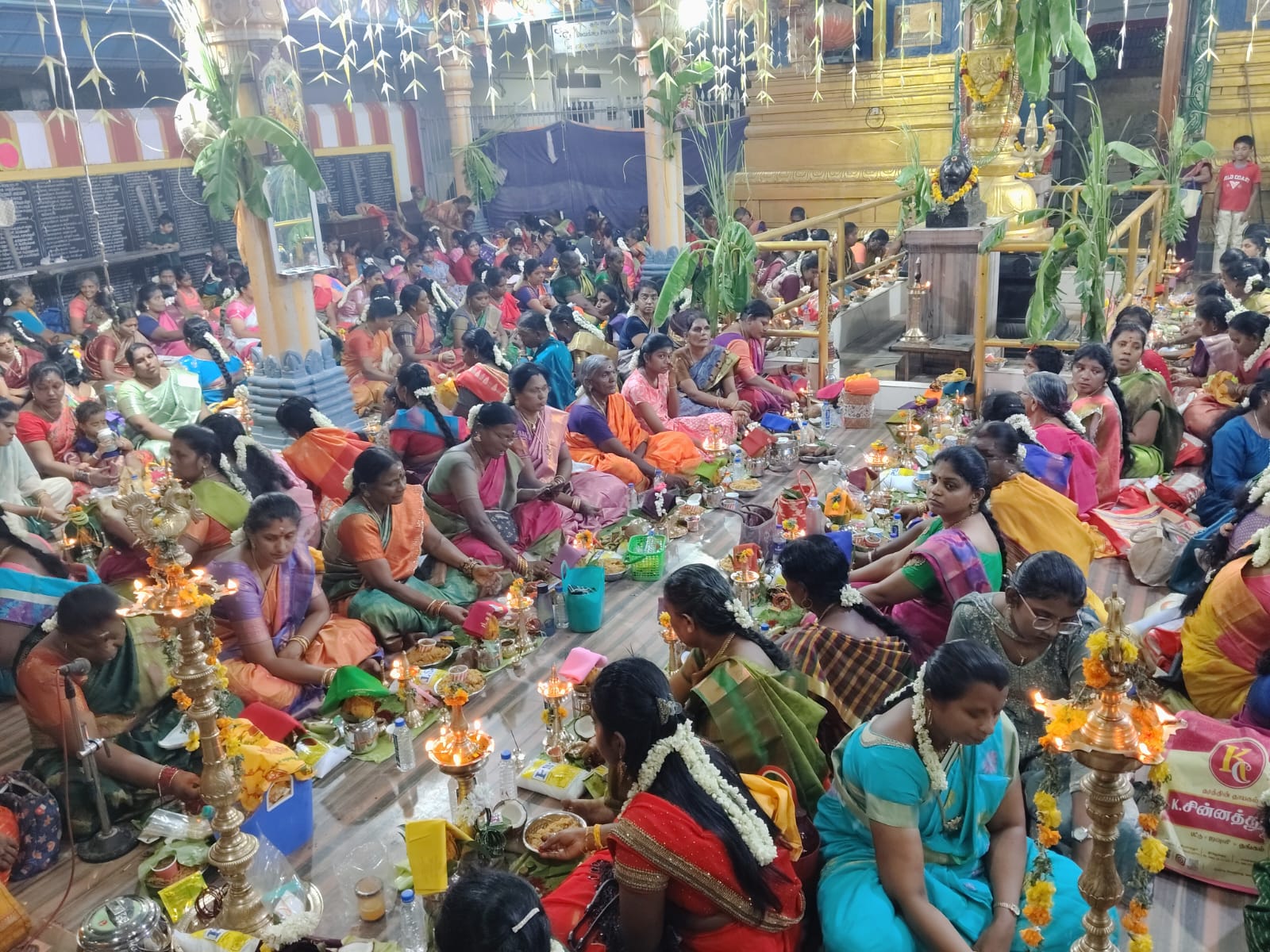 சண்முகபுரம் பத்திரகாளியம்மன் கோவிலில் 401 சுமங்கலி பெண்கள் பங்கேற்ற வரலட்சுமி திருவிளக்கு பூஜை!!