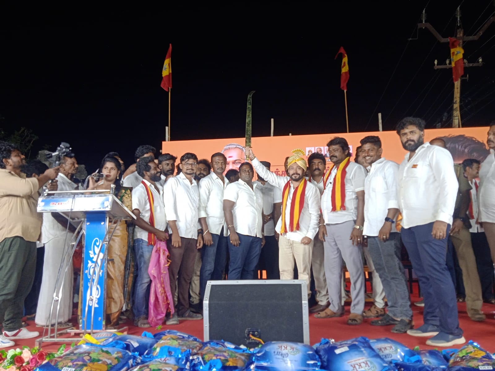 செல்போனில் கேம் விளையாடிய இளைஞர்களை சட்டமன்ற நிகழ்வுகளை பார்க்க வைத்தவர் முதலமைச்சர் விஜய்: அமைச்சர் ஸ்ரீநாத்!!