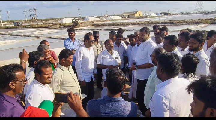 தூத்துக்குடி உப்பளங்கள் கையகப்படுத்தும் முடிவை தமிழக அரசு கைவிட வேண்டும்
எஸ்டிபிஐ மாநிலத் தலைவர் நெல்லை முபாரக் வலியுறுத்தல்!!