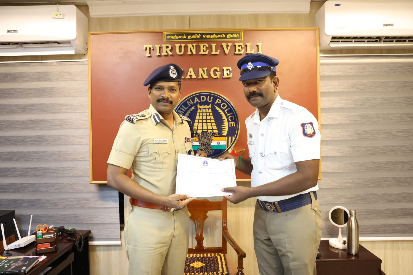 5.5 கிலோ கஞ்சா பறிமுதல்: தூத்துக்குடி மதுவிலக்கு அமலாக்கப் பிரிவு போலீசாருக்கு டி.ஐ.ஜி. திருநாவுக்கரசு பாராட்டு!!