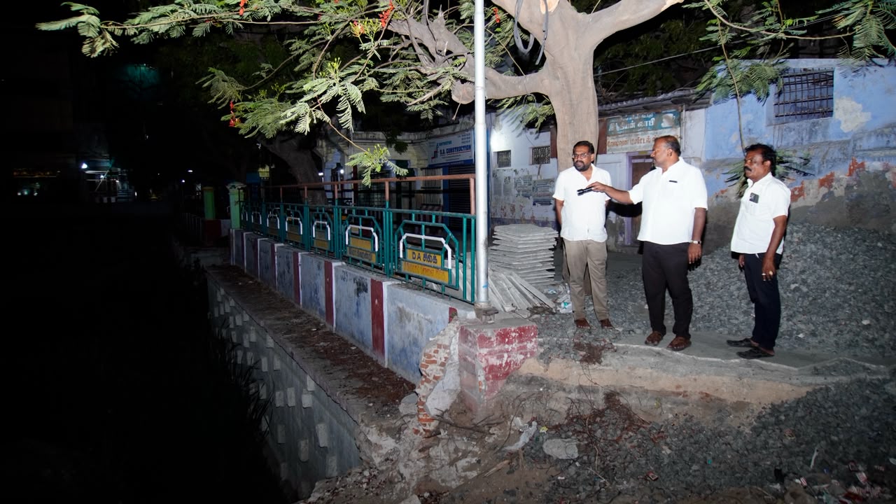365 நாளும் பொதுமக்கள் பார்வையிடும் வகையில் நவீன வசதிகளுடன் தெப்பக்குளம் சீரமைப்பு: மேயர் ஜெகன் பெரியசாமி!!