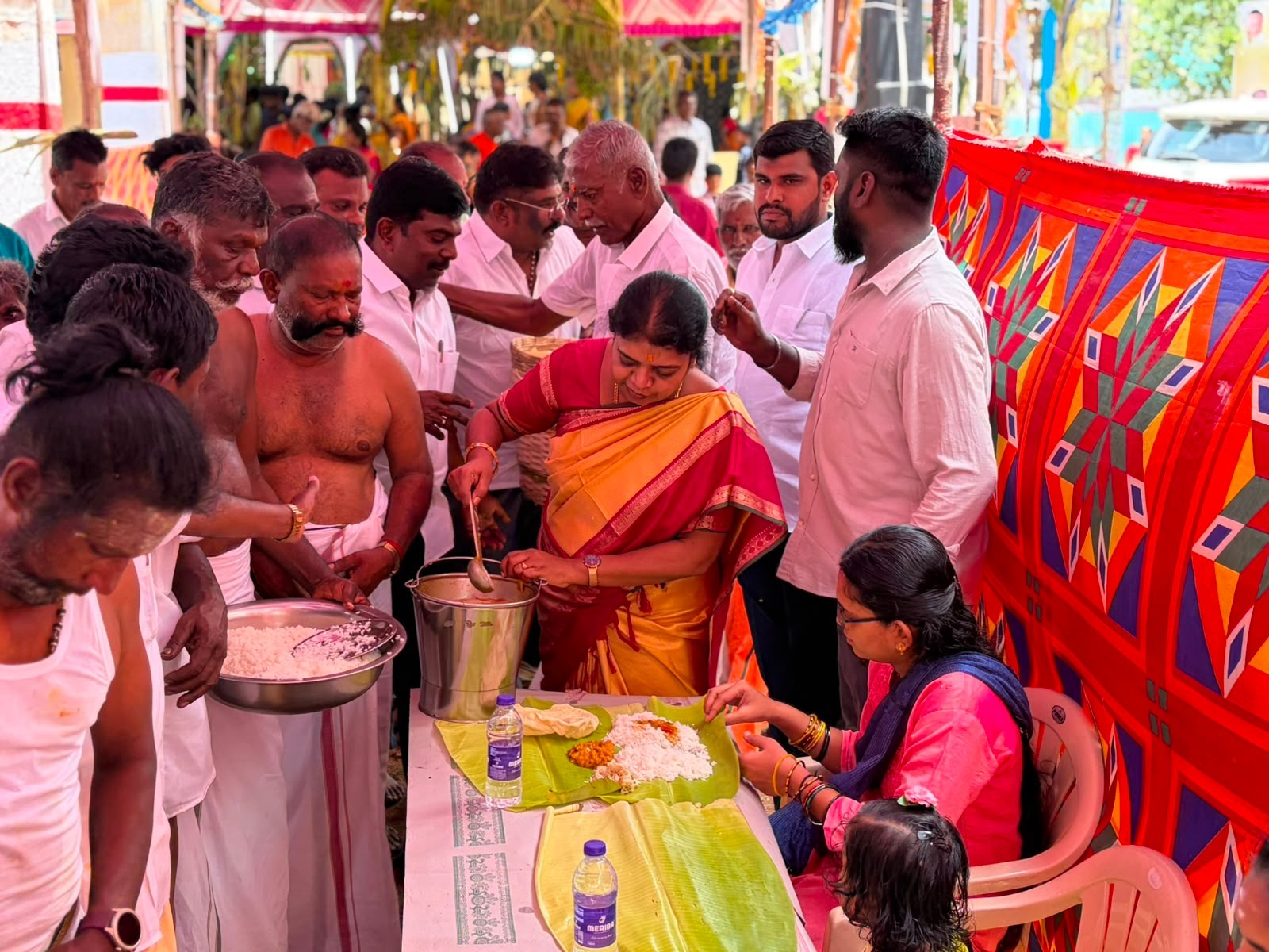 தொம்மல்நகர் முத்துவிநாயகர் கோவில் கும்பாபிஷேகம்: அன்னதானத்தை முன்னாள் அமைச்சர் கீதாஜீவன் தொடங்கி வைத்தார்!!