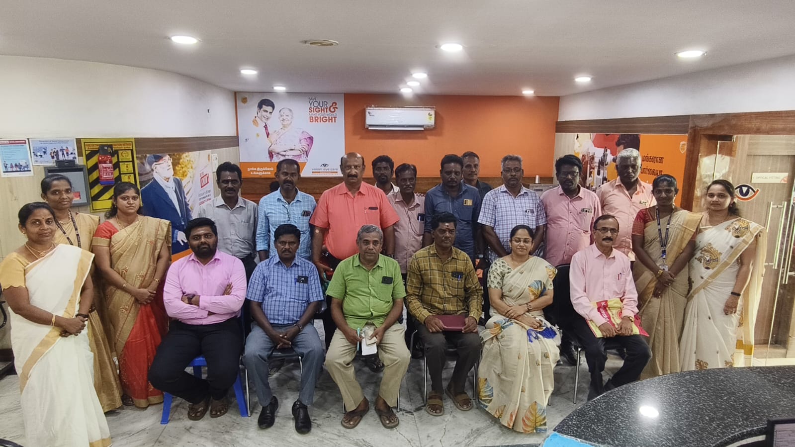 பத்திரிகையாளர்களின் பார்வைக்கு வாசன் மருத்துவமனை அக்கறை: சிறப்பு கண் பரிசோதனை முகாம்!!