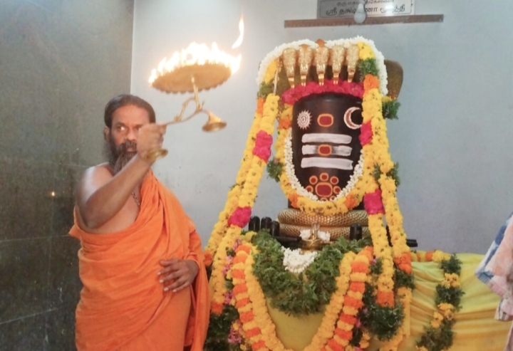 பருவமழை பொழிந்து விவசாயம் செழிக்கவும், செல்வம் பெருகவும் வேண்டி ஸ்ரீசித்தர் பீடத்தில் குருமகாலிங்கேஸ்வரருக்கு சிறப்பு அபிஷேகம்!!