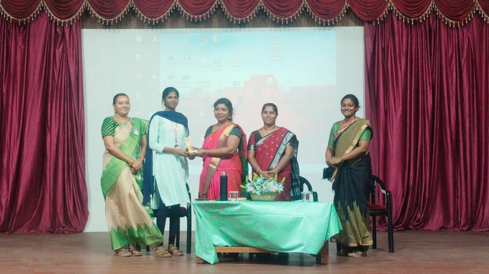 சேவை உணர்வைத் தூண்டுவோம்! தூய மரியன்னை கல்லூரியில் புதிய NSS தன்னார்வலர்களுக்கு வழிகாட்டி நிகழ்ச்சி!!