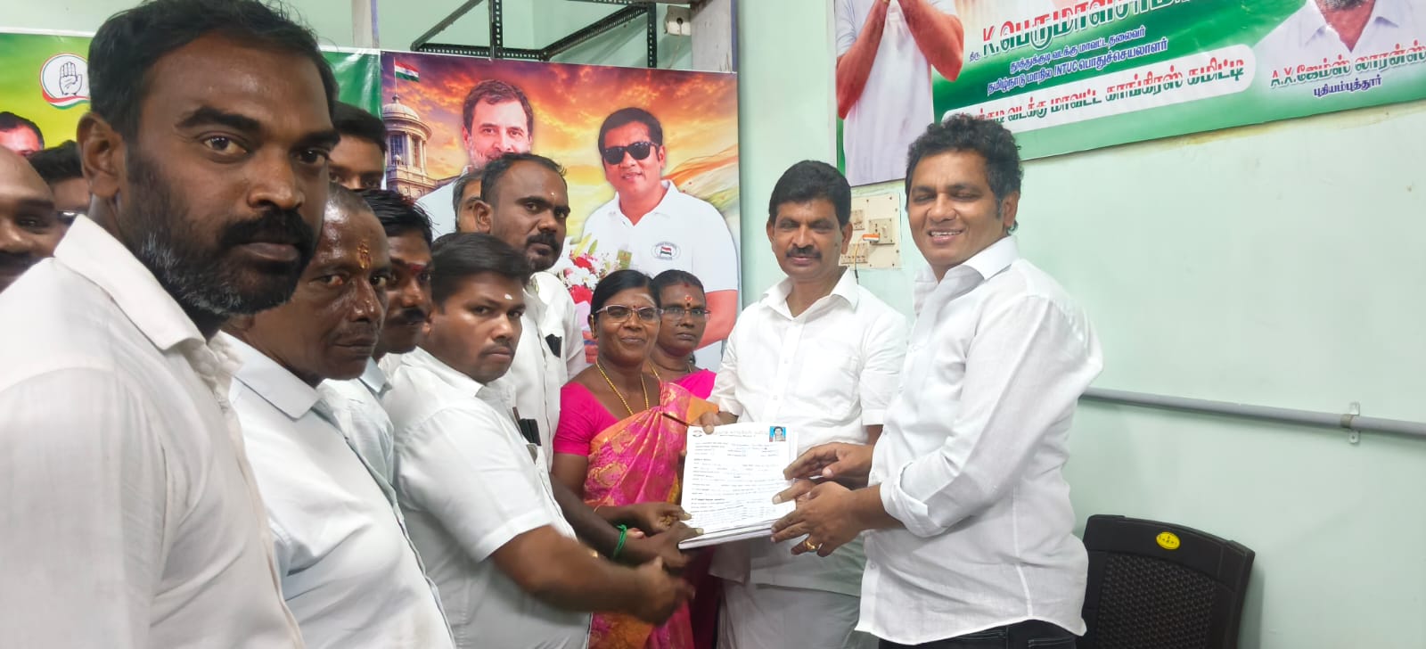 காங்கிரஸ் மேலிடப் பொறுப்பாளர் பூவை ஜேம்ஸிடம் நிர்வாகிகள் விருப்ப மனு!!