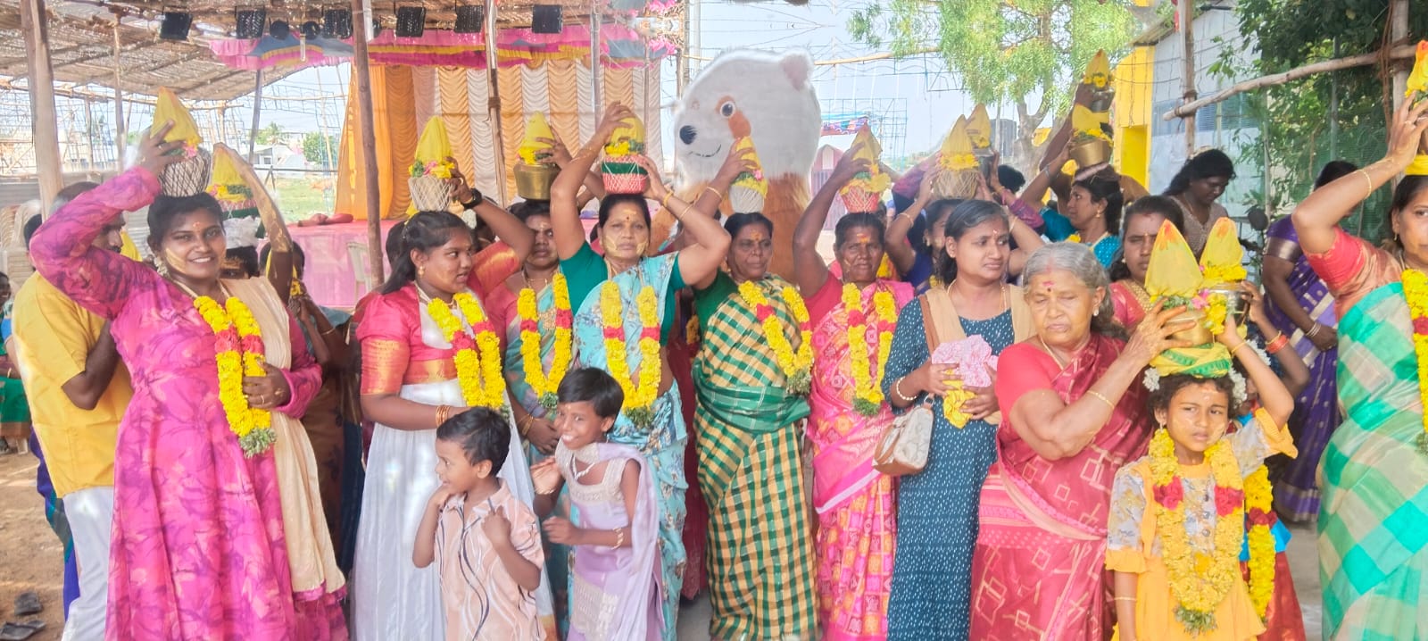 தூத்துக்குடி செல்வ விநாயகர் கோவிலில் 51 பெண்கள் பங்கேற்ற பால்குடம் ஊர்வலம்!!