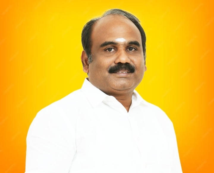 100 நாள் வேலை பெண்களா... அலுவலக கோப்பை தூக்குவதற்கா?மாவட்ட ஊரக வளர்ச்சி அலுவலகத்தில் மாற்றுப்பணி வழங்கியதாக புகார்: பாஜக தலைவர் சித்ராங்கதன் கண்டனம்!!