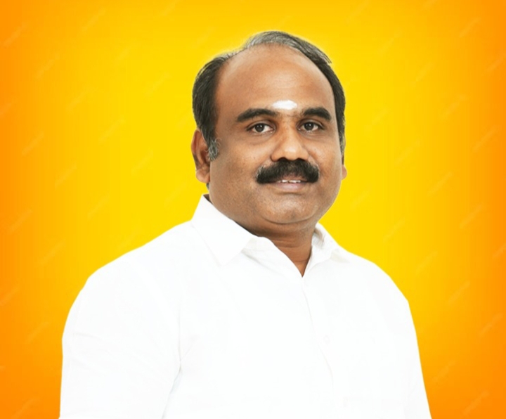 திருச்செந்தூர் கோவில் அறங்காவலர் குழு நியமனத்தில் வெளிப்படைத்தன்மை எங்கே? – பாஜக மாவட்ட தலைவர் சித்ராங்கதன் கேள்வி?