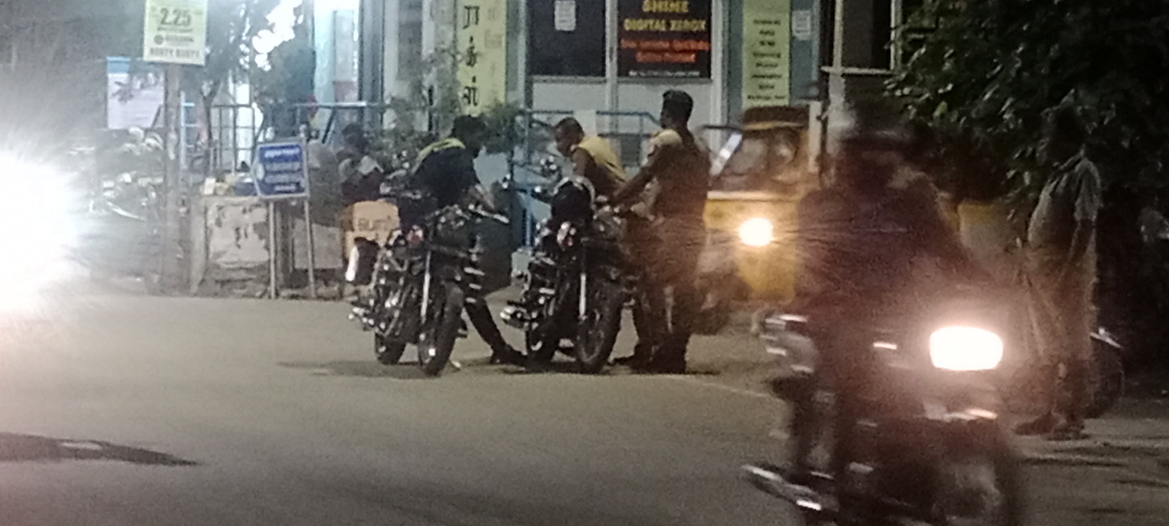 போதை ஆசாமியின் அட்டூழியம்; வேடிக்கை பார்த்த காவல்துறை?தூத்துக்குடி கட்டபொம்மன் நகர் சந்திப்பில் பரபரப்பு – நடவடிக்கை எடுக்காமல் அனுப்பியதாக பொதுமக்கள் வேதனை!!