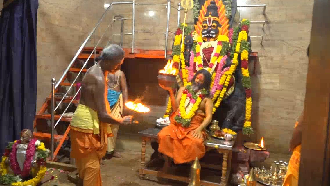 தூத்துக்குடி ஸ்ரீசித்தர் பீடத்தில் புரட்டாசி மஹாளய அமாவாசை: பிரம்மாண்ட மிளகாய் வற்றல் மஹா யாகம்! 16 வகையான அபிஷேகம், சிறப்பு வழிபாடு – திரளான பக்தர்கள் பங்கேற்பு!!
